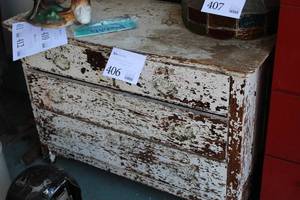 lot 406 image: Wood Dresser 4-drawer