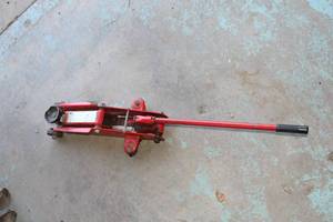 lot 413 image: Hydraulic Floor Jack