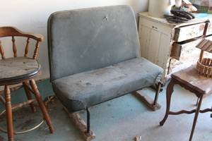 lot 415 image: Vinyl Bench Seat