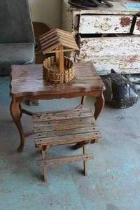 lot 414 image: Vintage Folding Chair, Wood Table, Bird House