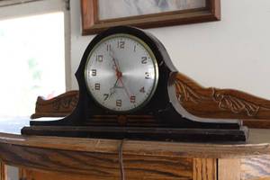 lot 419 image: Mantle Clock, Rooster Wall Clock, Wood Wall Clock