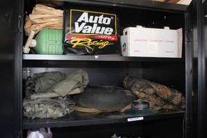 lot 432 image: Contents of Shelves