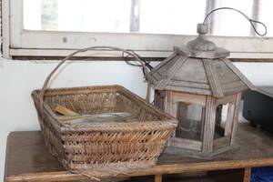 lot 440 image: Bird House, Basket with Bird Dcor
