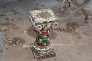 lot 450 image: Planter Stand