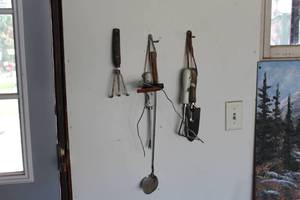 lot 454 image: Vintage Garden Hand Tools