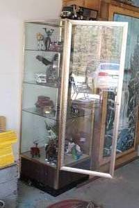 lot 469 image: Glass Display Case 4-shelf with Key