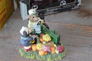 lot 478 image: John Deere Bear Theme Table Dcor