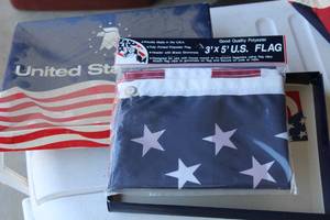 lot 490 image: American Flag (New )