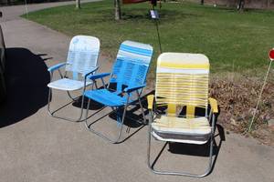 lot 492 image: Lot of (3) Vintage AluminumWebbed Folding Lawn Chairs