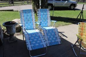 lot 494 image: Lot of (2) AluminumWebbed Folding Lawn Loungers