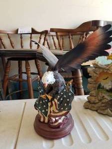 lot 506 image: Bald Eagle Theme Statue