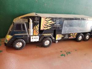 lot 513 image: Speedfire Plastic Semi Tractor Trailer Toy