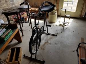 lot 1735 image: DP Pacer 300 Stationary Bike Exercise Machine