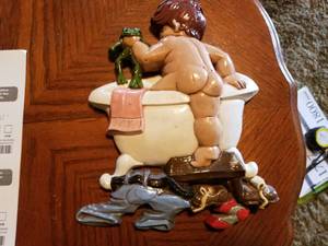 lot 1772 image: Ceramic Bathroom Art