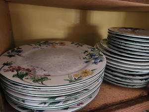 lot 173 image: Kitchenwares - Majesticware Stoneware Set, Plates, Bowls, Cookware