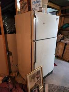 lot 2000 image: Whirlpool Designer Style ET20DK Refrigerator Freezer