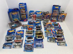 lot 7 image: Large Group Of HotWheels