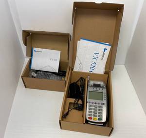lot 11 image: VeriFone Credit Card Terminal And Keypad