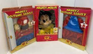 lot 20 image: Worlds Of Wonder The Talking Mickey Mouse Show. Talking Mickey And Clothes