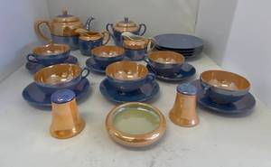 lot 30 image: Group Of Vintage Dishes