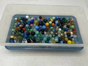 lot 42 image: Vintage Miscellaneous Marbles