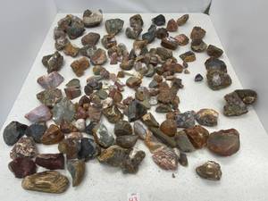 lot 43 image: Miscellaneous Unpolished Agates And Other Rocks