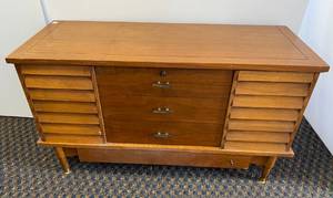 lot 93 image: Vintage Lane Brand Cedar Chest With Drawer
