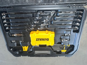 DEWALT 14 in. x 38 in. Drive Polished Chrome Mechanics Tool Set (142-Piece)