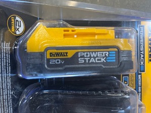 DEWALT 20-Volt MAX POWERSTACK Compact Battery Starter Kit
