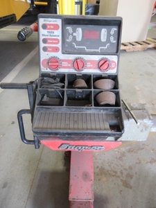 SNAP ON PORTABLE TRUCK WHEEL BALANCER
