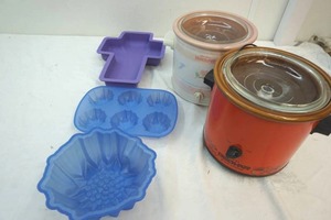 crockpots and baking molds