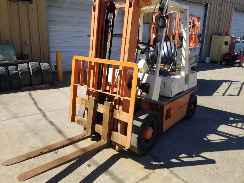 2000 Nissan Gas Forklift