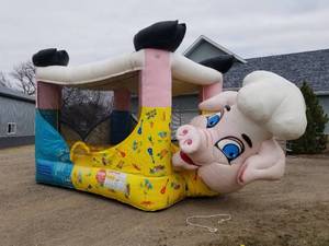 lot 102 image: BBQ Pig Belly Bounce House Inflatable