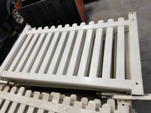 lot 159 image: Lot of (17) 6 Plastic Portable Fencing Planks, Extra Parts, Slats, Tops, Stabilizers