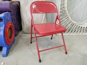 lot 162 image: Lot of (8) Childrens Metal Folding Chairs, (2) Canvas Storage Bags