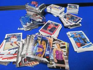 lot 39 image: MIXED LOT OF CARDS