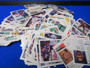 lot 44 image: LARGE LOT OF SOCCER CARDS