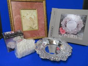lot 82 image: SILVER PLATE CENTERPIECE BOWL PLUS