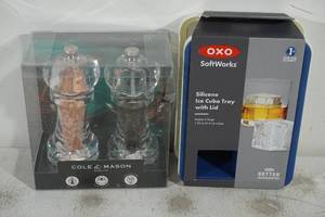 lot 73 image: Cole and Mason Salt and Pepper Grinder Set, Silicone Ice Tray