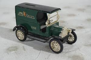 lot 78 image: ERTL 1912 Ford Open Front Panel Fleet Farm Die Cast Bank