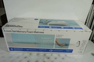 lot 95 image: NEW Room Essentials 6 Gel Memory Foam Mattress - Firm, Full