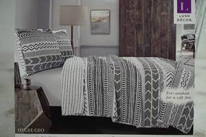 lot 152 image: Lush Dcor Hygee Geo Cotton Reversible Quilt Set - King