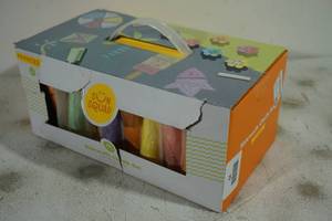 lot 64 image: Sun Squad 60 Piece Sidewalk Chalk Set