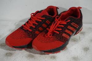 lot 131 image: NEW MeVoit Running Shoes - Mens 12