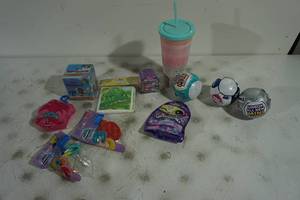 lot 136 image: Assorted Fidgets and Toys