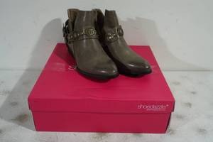 lot 140 image: Good Choice Shoes Elisa Booties - Womens 9