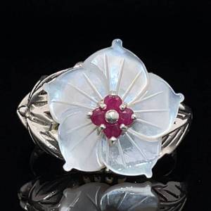 lot 105 image: Hawaiian Flower Carved Mother of Pearl & Natural Ruby Ring
