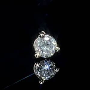 lot 67 image: Timeless Brilliance 0.20ctw Round Diamond Solitaire Single Stud Screw Back Earring in 14k White Gold