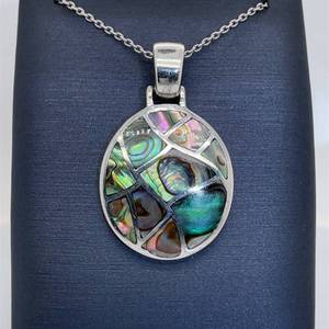 lot 106 image: Shimmering Mosaic Abalone Shell Pendant w Chain Necklace