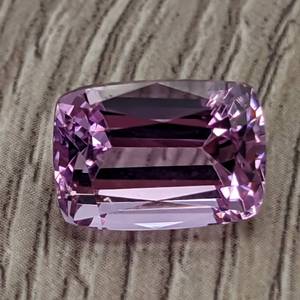 lot 50A image: 8.40 Carat Natural Pink Kunzite Gemstone